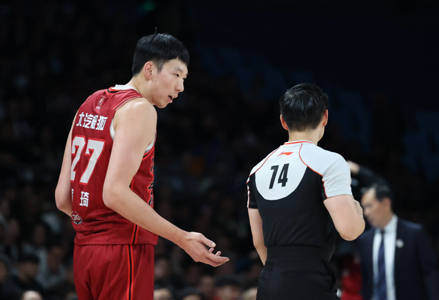 关于里程碑夜拜仁慕尼黑完成体检；CBA常规赛集结日刷纪录；信心回归；身体对抗强度拉满的信息