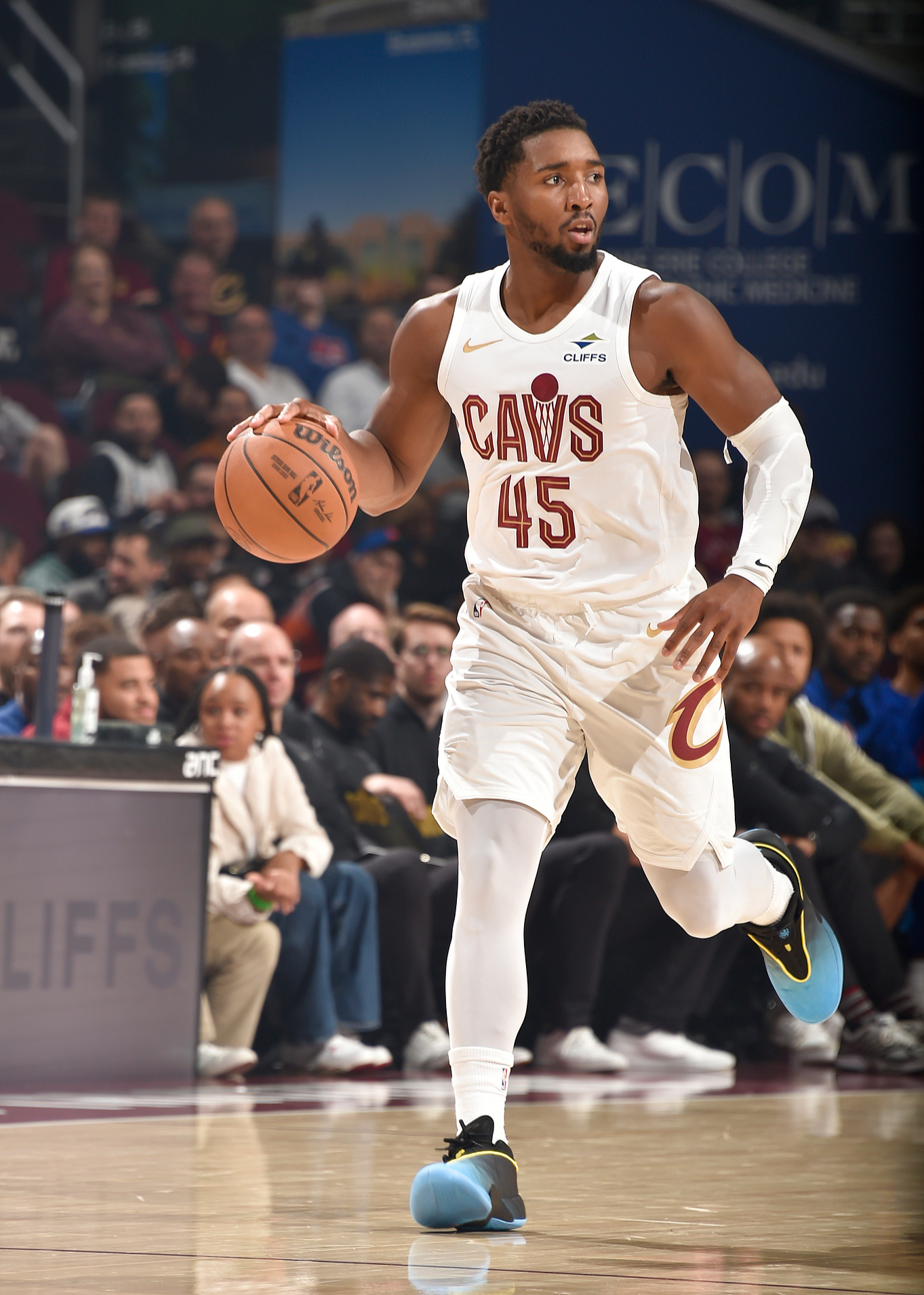 太狠了！底特律活塞冲刺阶段外线爆发金州勇士清晨调整名单，风云突变巴黎圣日耳曼集结日手感冰凉的简单介绍